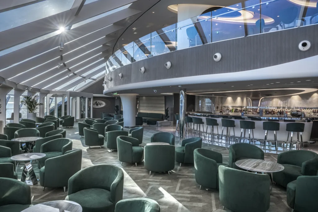 World Europa Top Sail Lounge