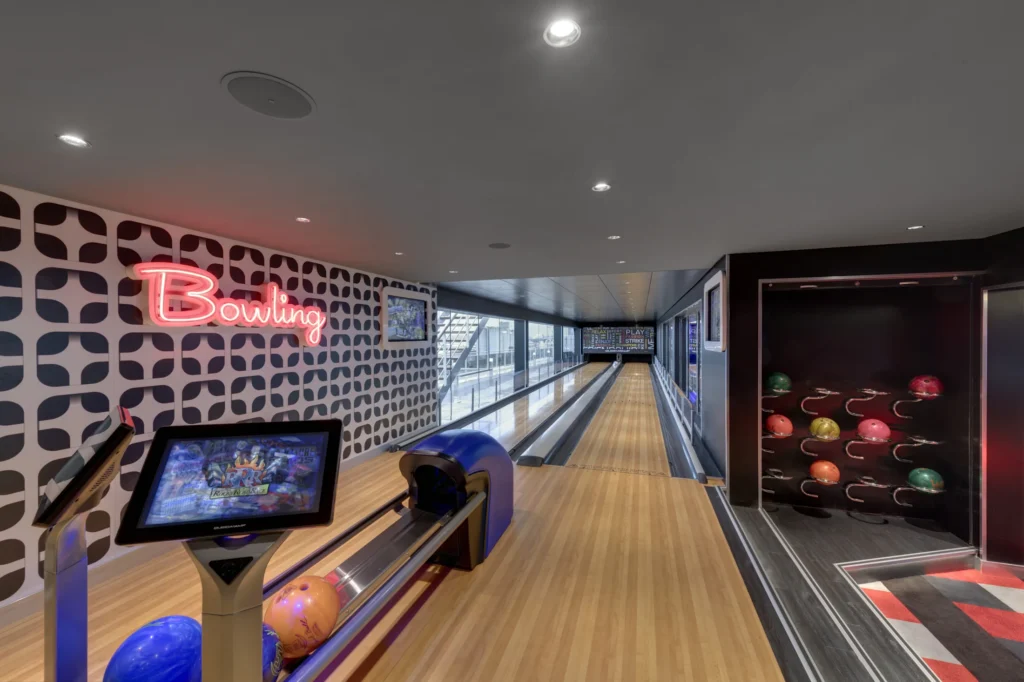 MSC Grandiosa Bowling